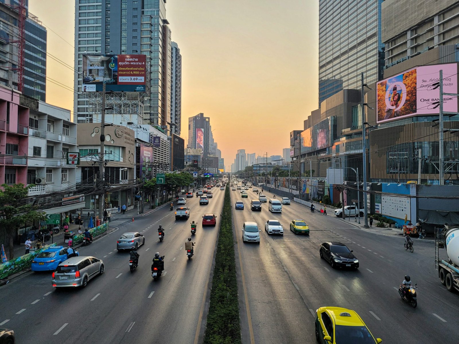 a city street filled with lots of traffic