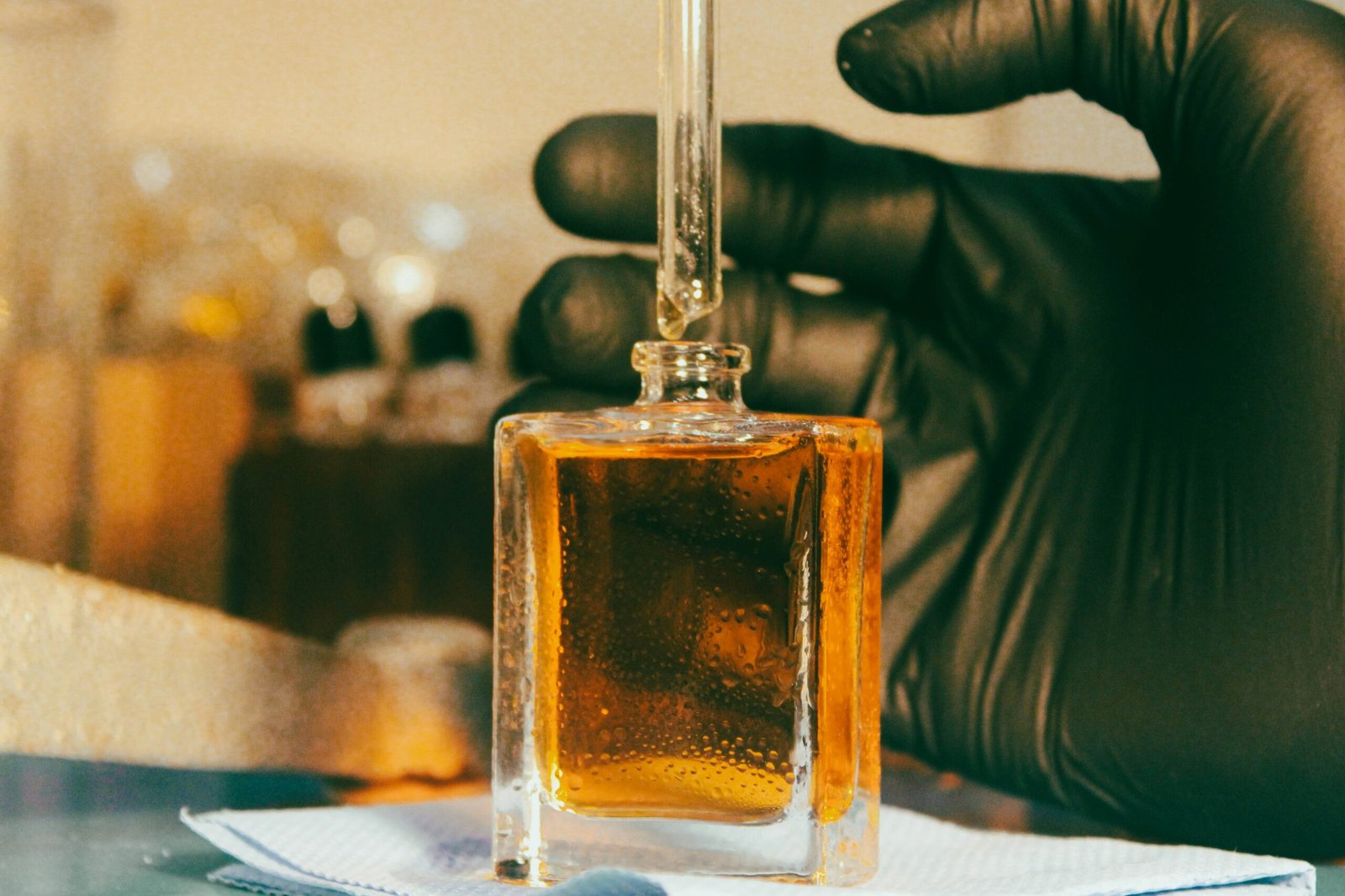 The Chemistry Behind Your Favorite Perfumes: Uncovering the Science of Scents