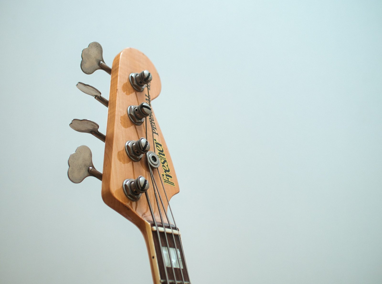 brown and black acoustic guitar